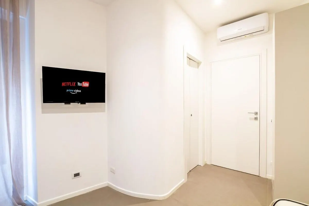 公寓 Duomo Centrale Stylish Double Suite Near Metro 米兰