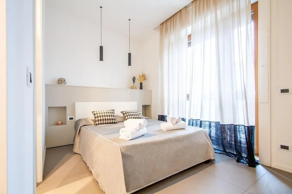 Duomo Centrale Stylish Double Suite Near Metro 米兰 公寓