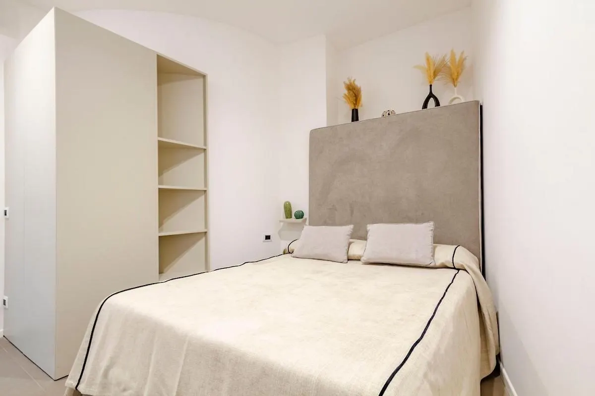 公寓 Duomo Centrale Stylish Double Suite Near Metro 米兰