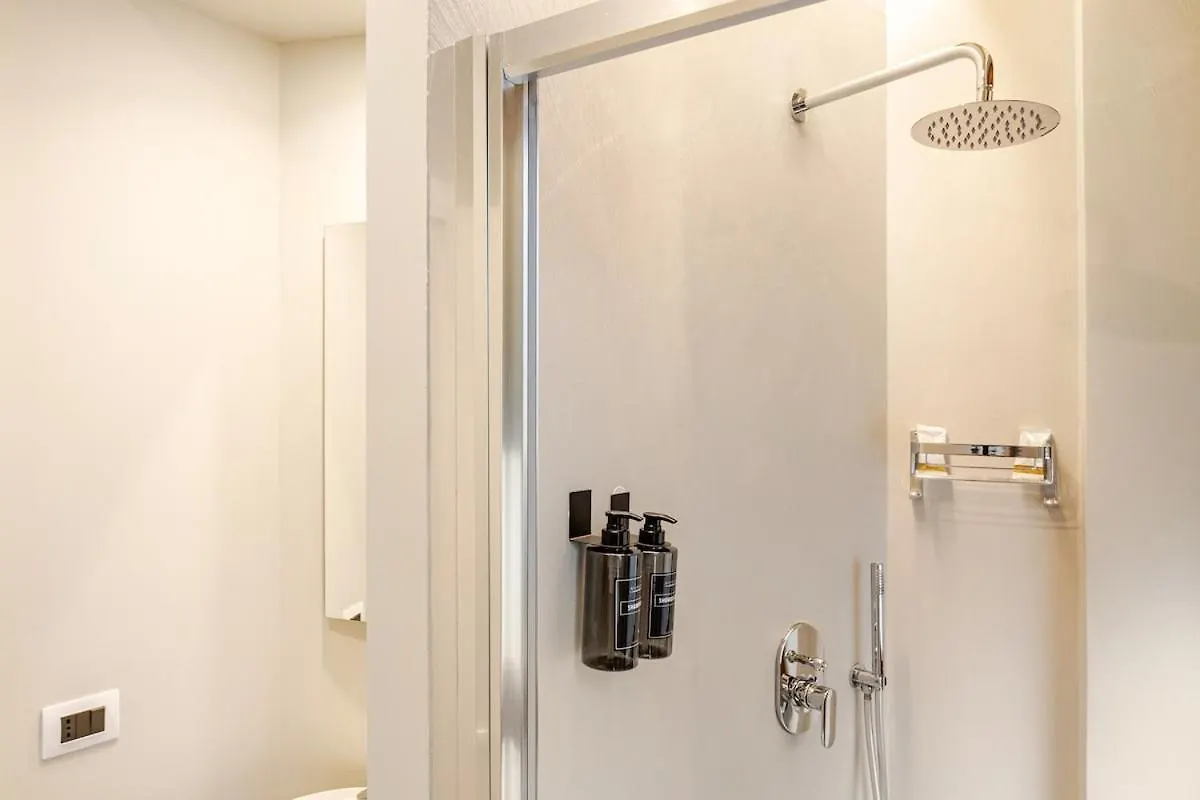 公寓 Duomo Centrale Stylish Double Suite Near Metro 米兰