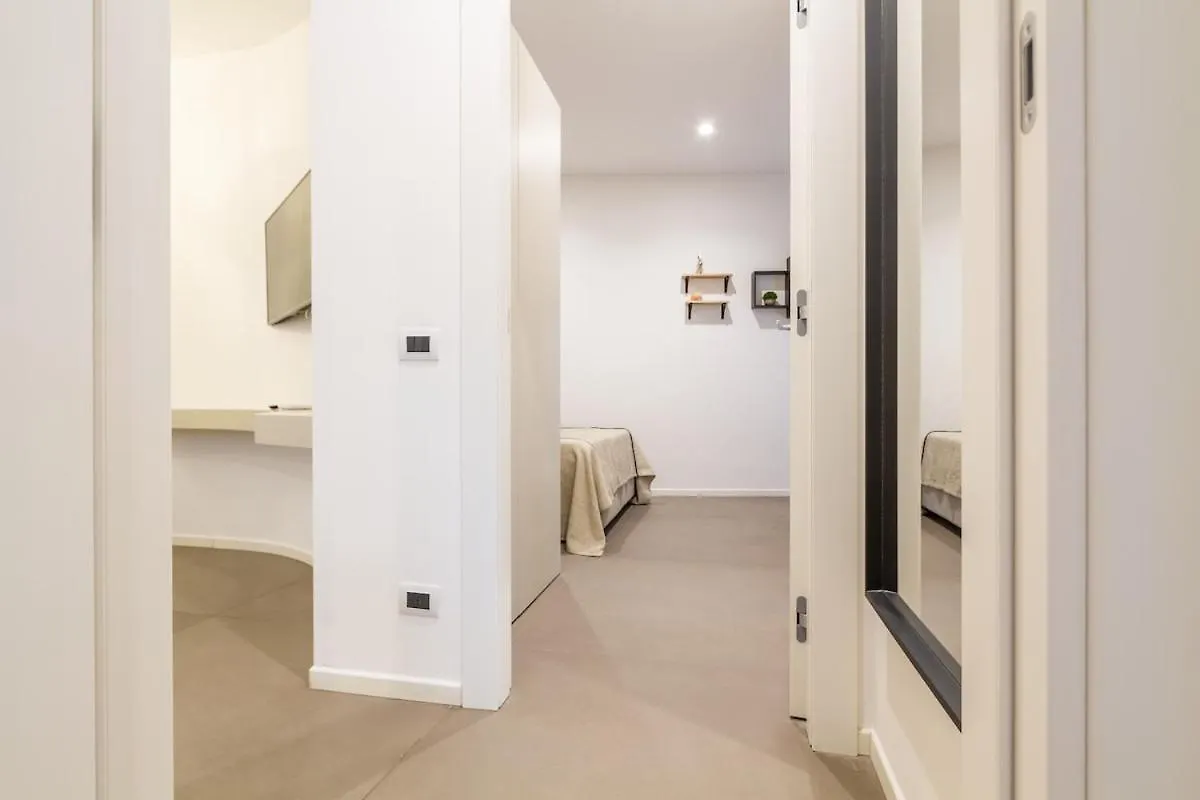 公寓 Duomo Centrale Stylish Double Suite Near Metro 米兰