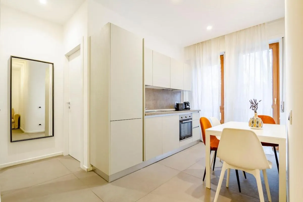 Duomo Centrale Stylish Double Suite Near Metro 米兰 0*,  意大利